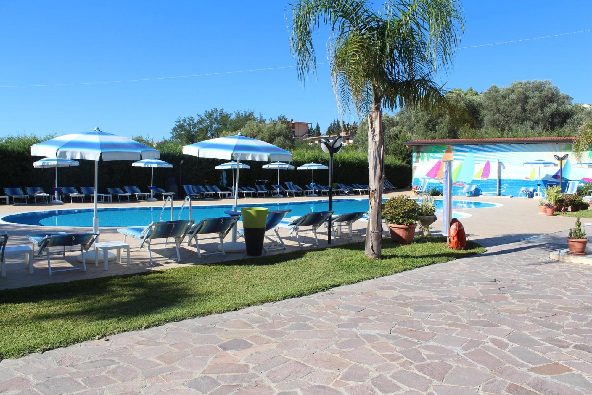 Badolato Marina Club Esse Aquilia Beach Village מראה חיצוני תמונה