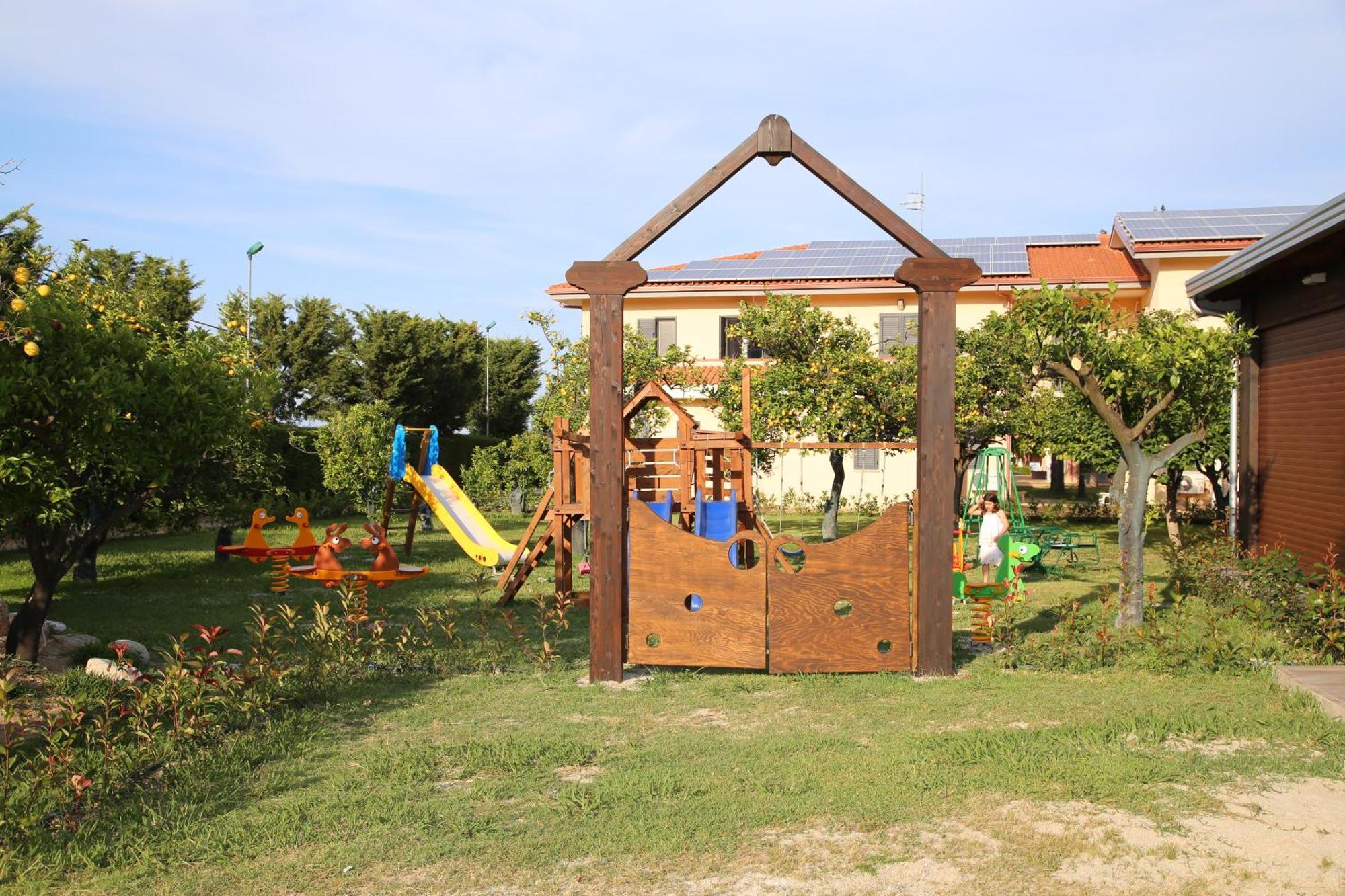 Badolato Marina Club Esse Aquilia Beach Village מראה חיצוני תמונה