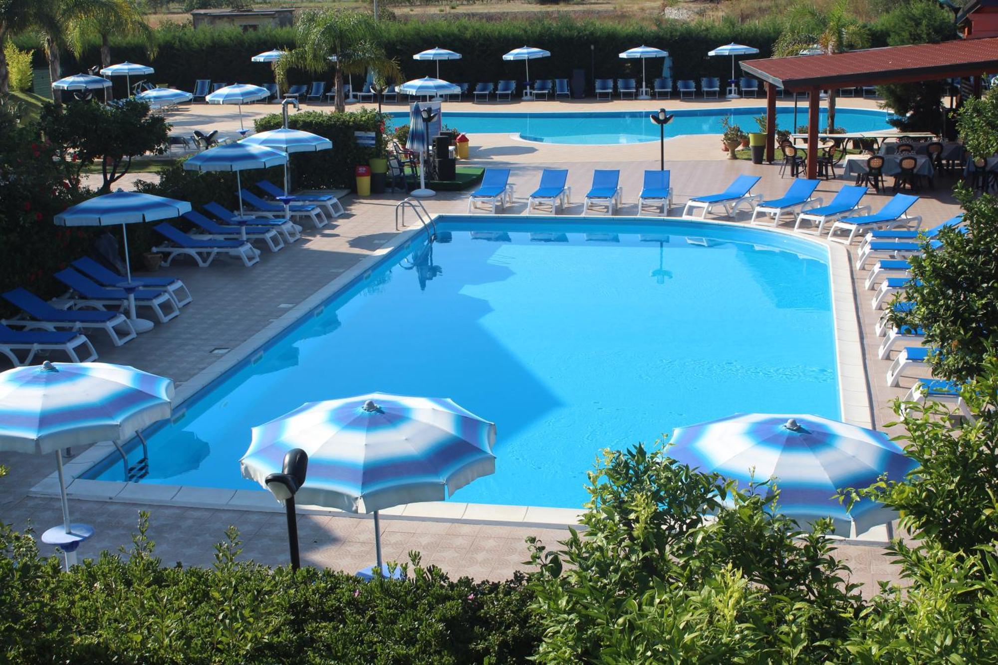 Badolato Marina Club Esse Aquilia Beach Village מראה חיצוני תמונה