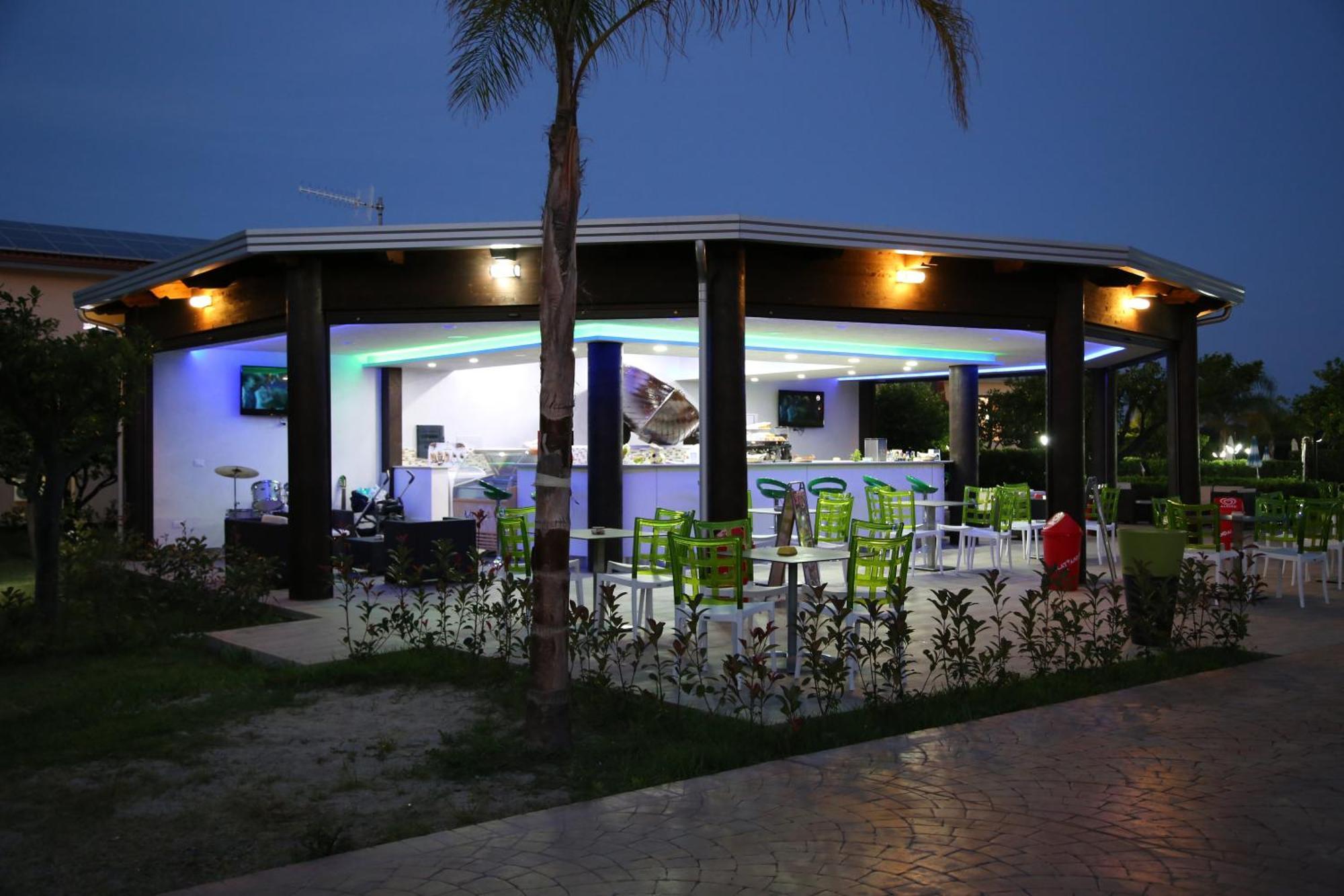 Badolato Marina Club Esse Aquilia Beach Village מראה חיצוני תמונה
